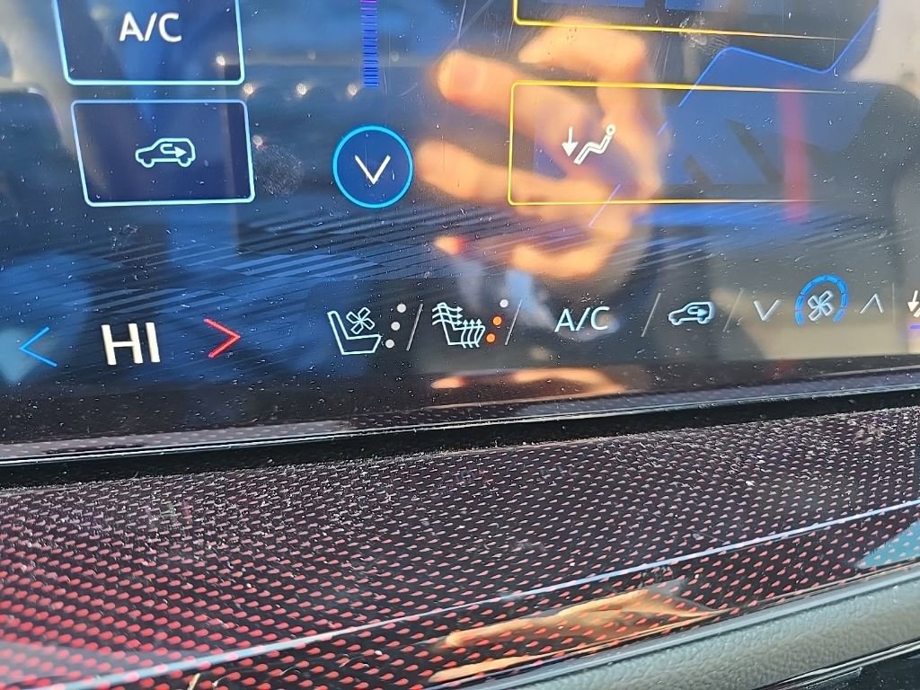 Used 2025 Chevrolet Traverse RS w/ LPO, Floor Liner Package image 24