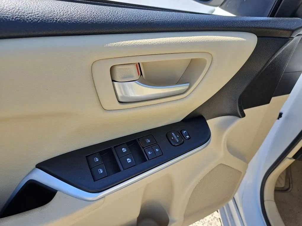 Used 2017 Toyota Camry LE image 18