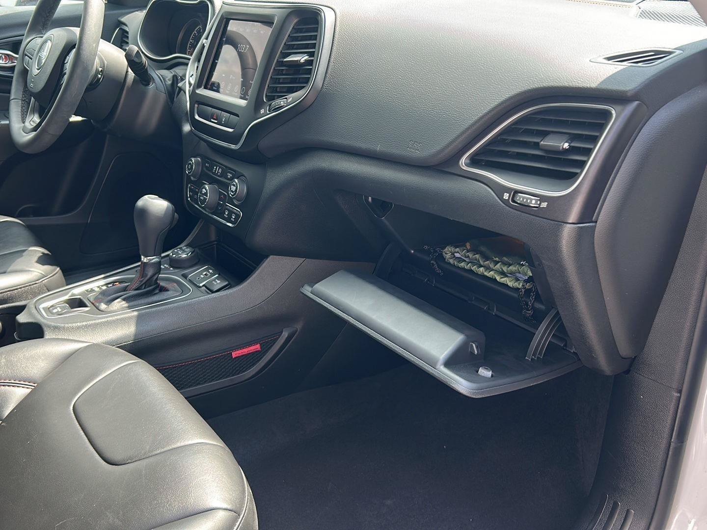 Used 2022 Jeep Cherokee Trailhawk AWD/4WD image 42