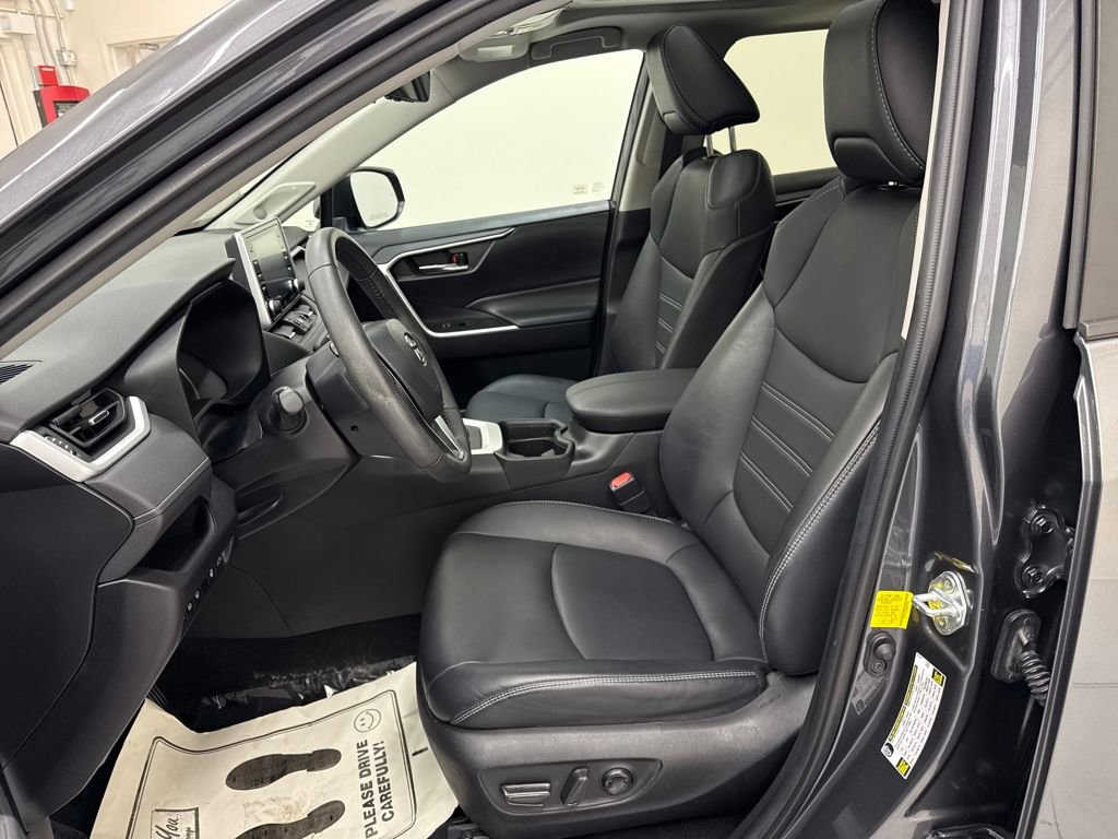 Used 2021 Toyota RAV4 XLE Premium image 13