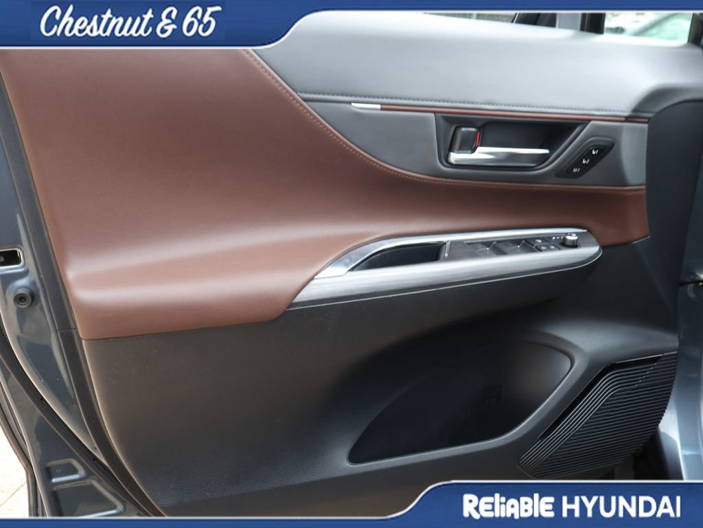 Used 2021 Toyota Venza XLE w/ Softex Package image 22