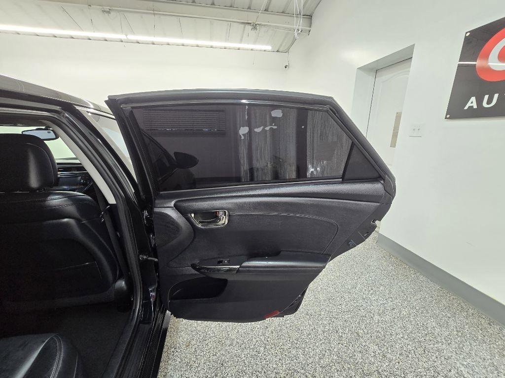 Used 2013 Toyota Avalon XLE Touring FWD image 28