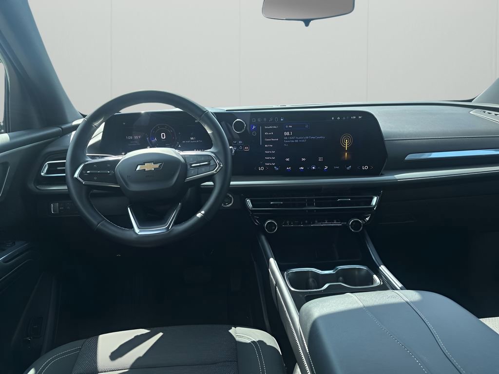 Used 2025 Chevrolet Traverse LT image 23