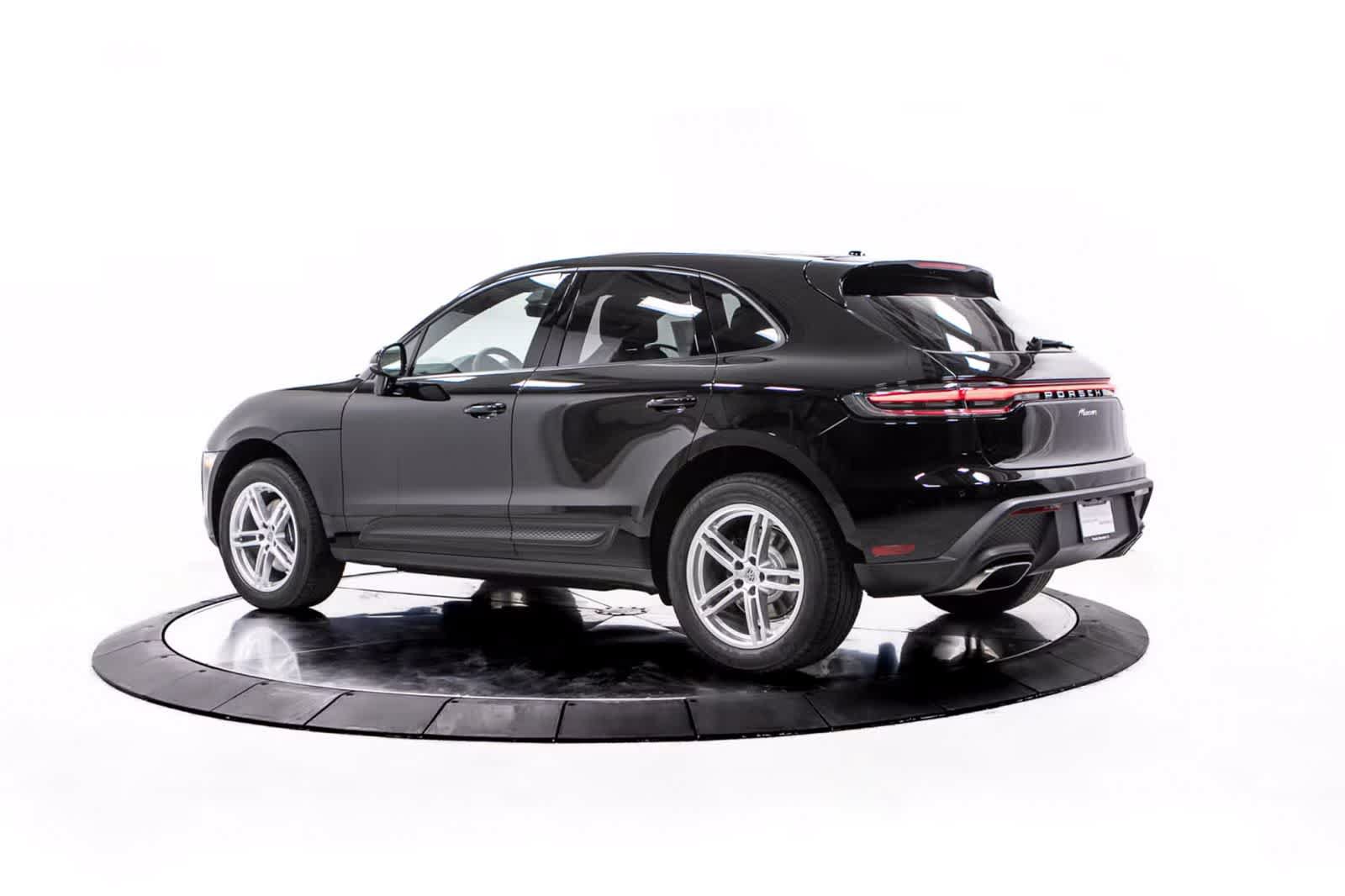 Certified 2026 Porsche Macan AWD/4WD image 3