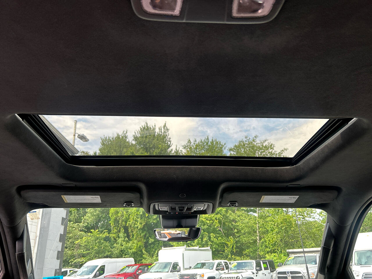 Used 2024 GMC Sierra 2500 Denali Ultimate w/ Snow Plow Prep/Camper Package image 11