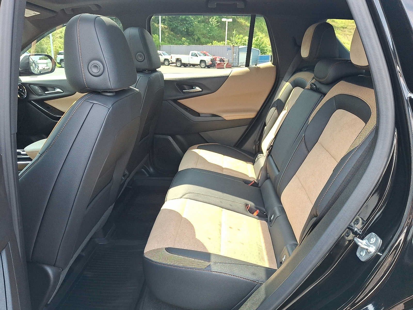 Used 2025 Chevrolet Equinox ACTIV w/ Safety and Technology Package AWD/4WD image 10