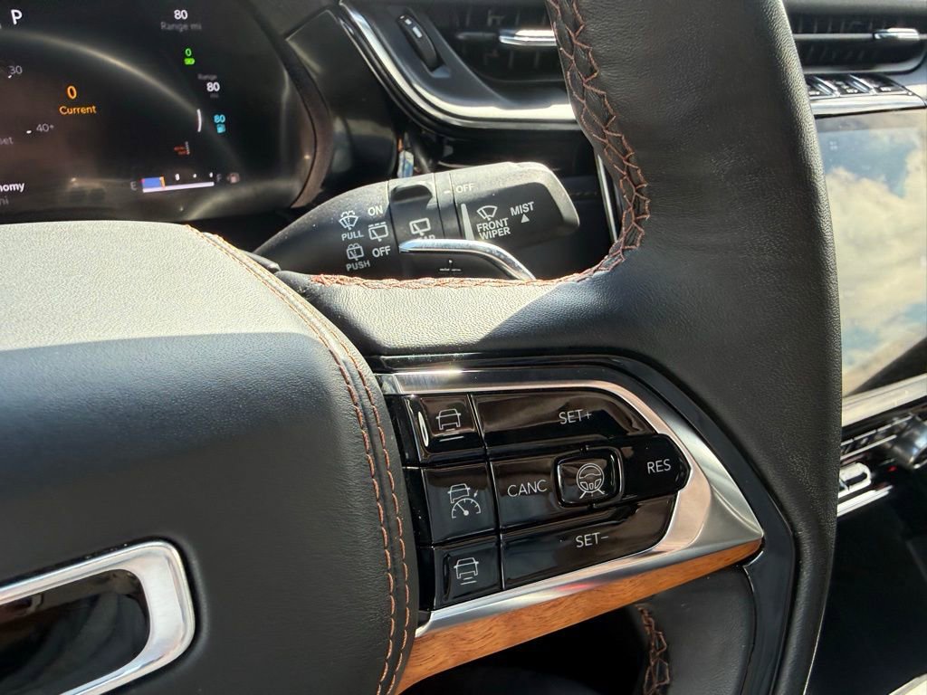 Used 2022 Jeep Grand Cherokee Summit AWD/4WD image 17