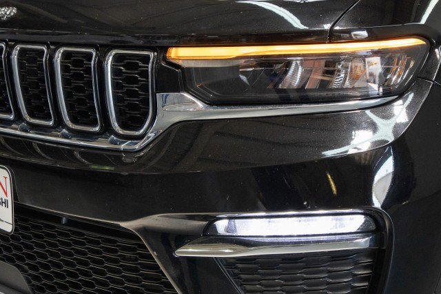 Used 2023 Jeep Grand Cherokee Limited image 2