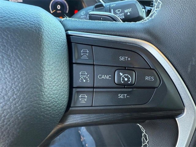 Used 2025 Jeep Grand Cherokee Laredo X image 21