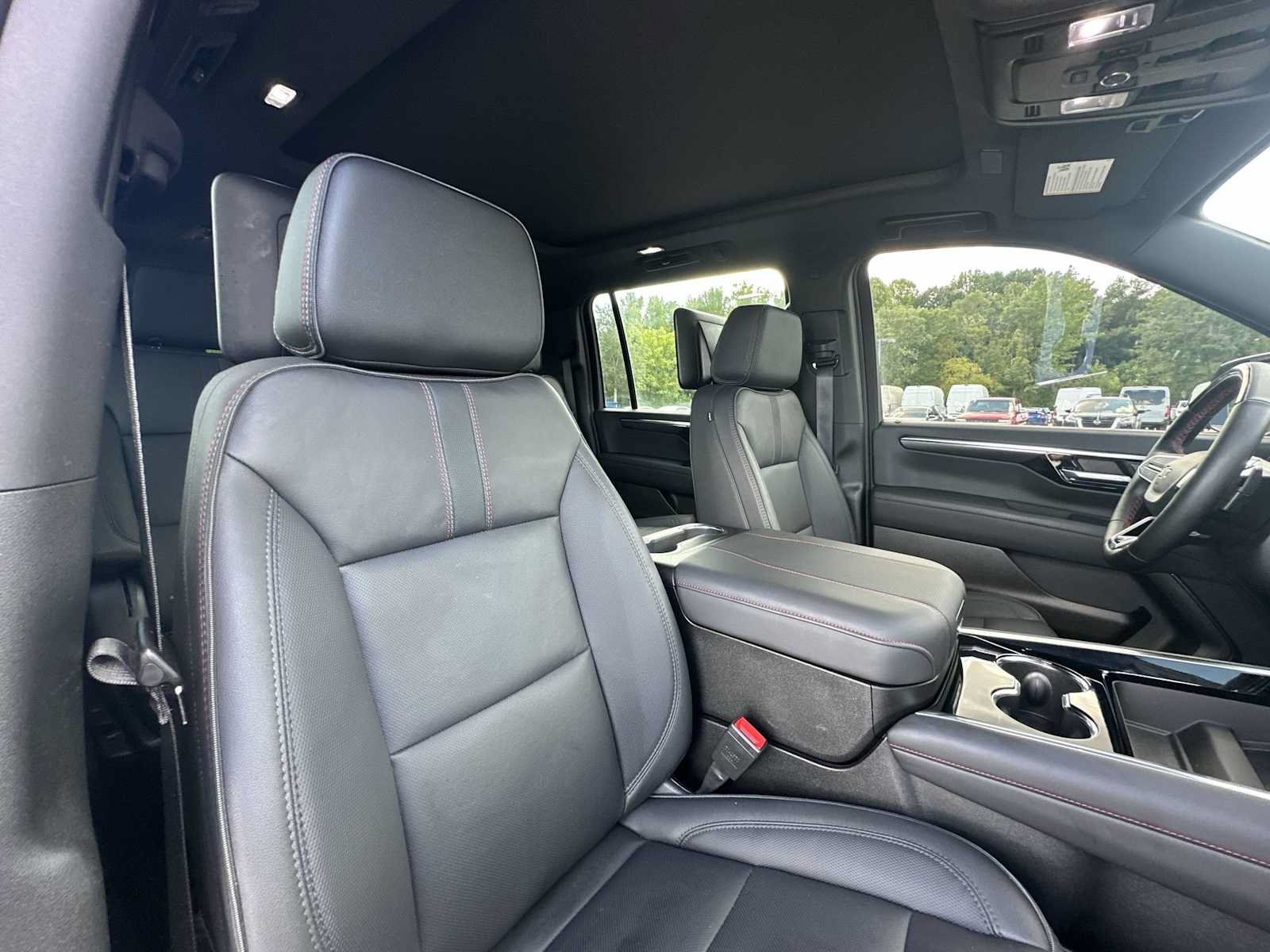 Certified 2025 Chevrolet Suburban RST w/ Advanced Technology Package AWD/4WD image 24