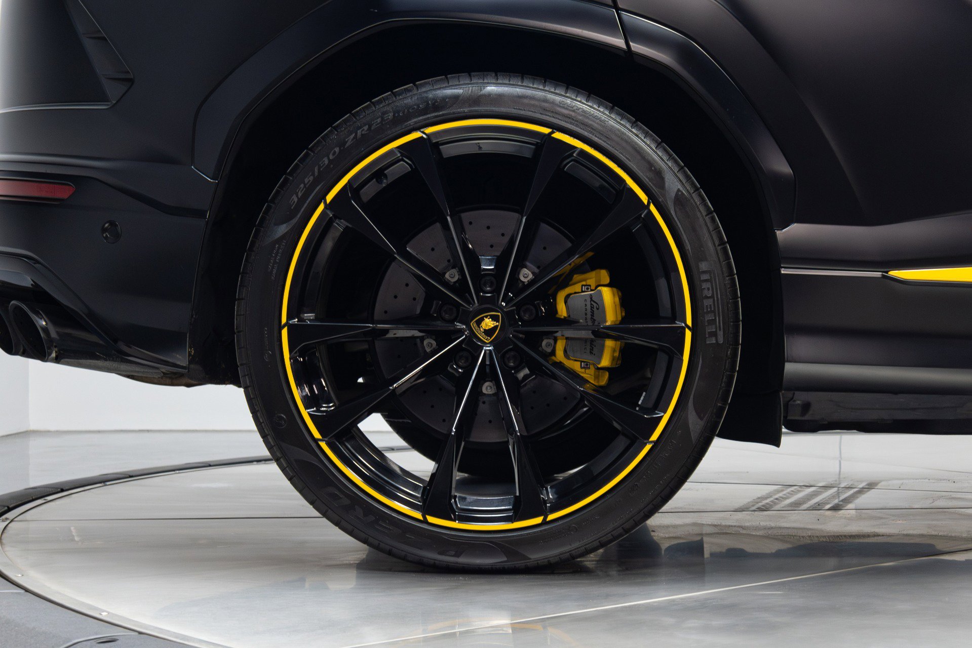 Used 2022 Lamborghini Urus image 21