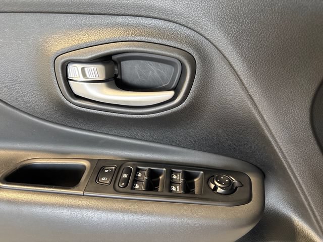 Used 2023 Jeep Renegade Latitude AWD/4WD image 14