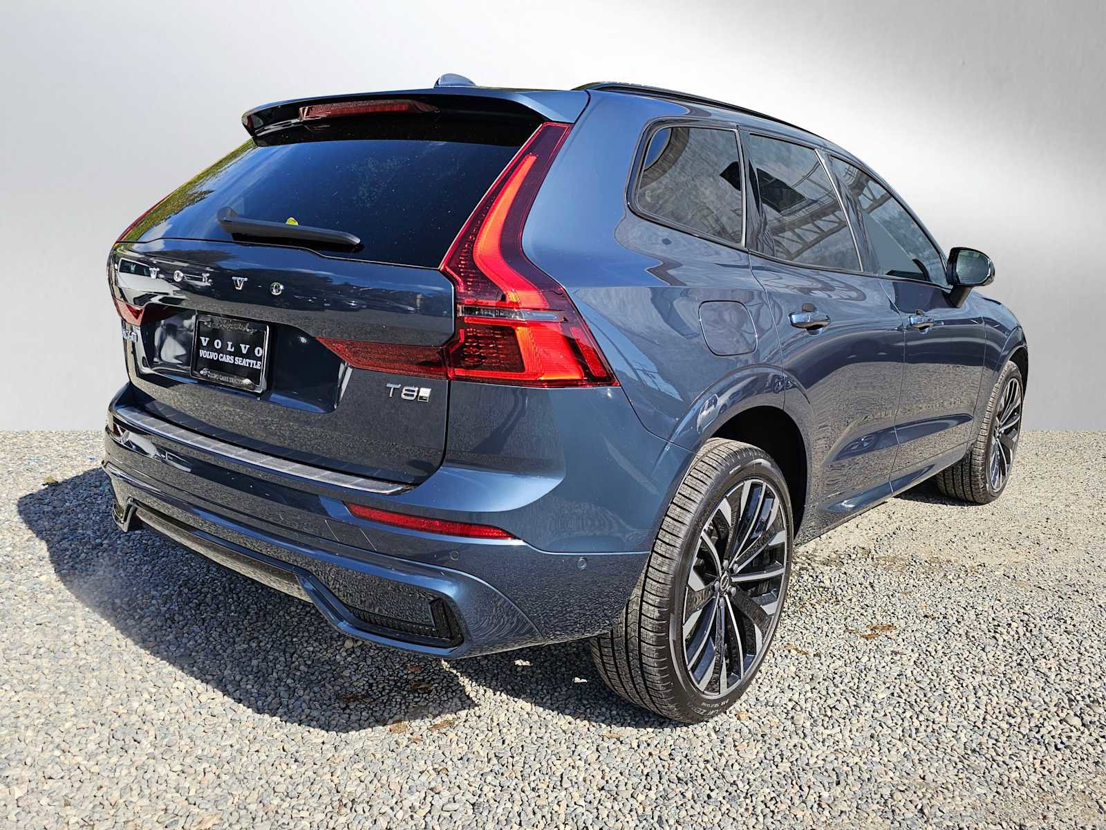 New 2026 Volvo XC60 T8 Ultra w/ Protection Package Premier image 3