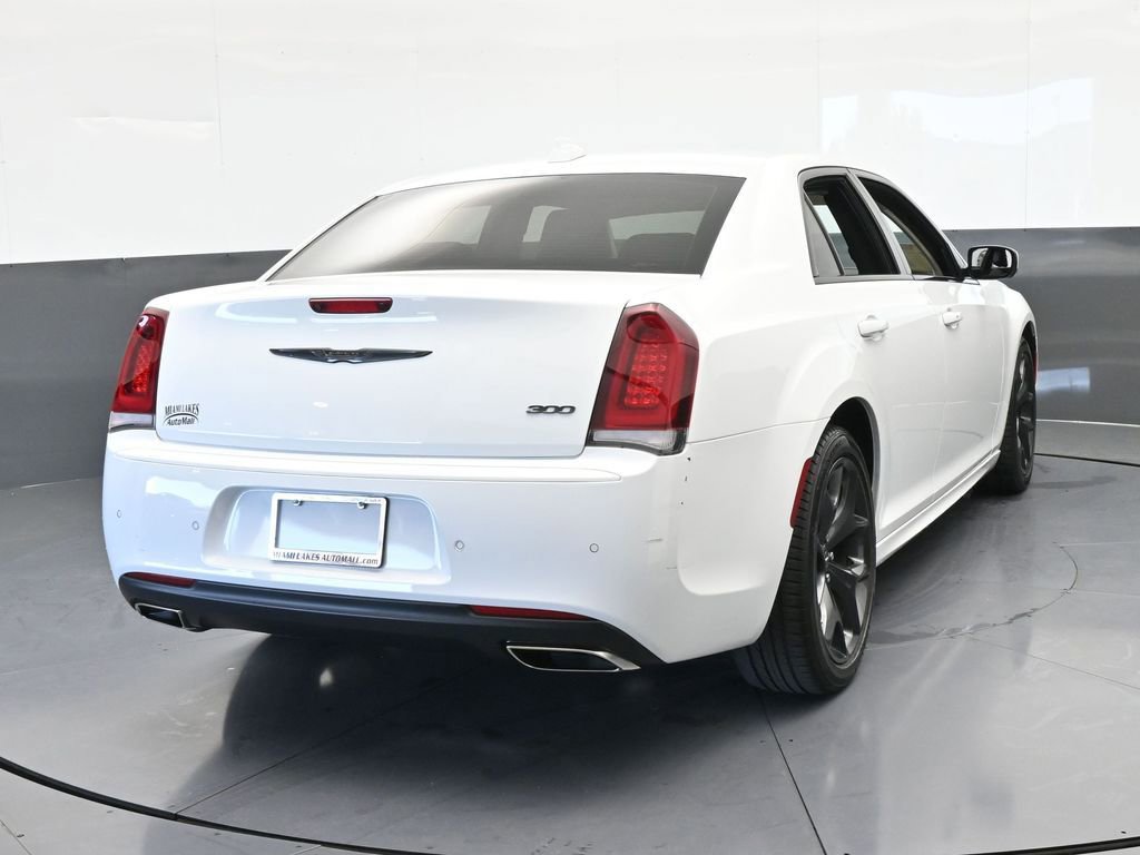 Used 2023 Chrysler 300 Touring L image 5