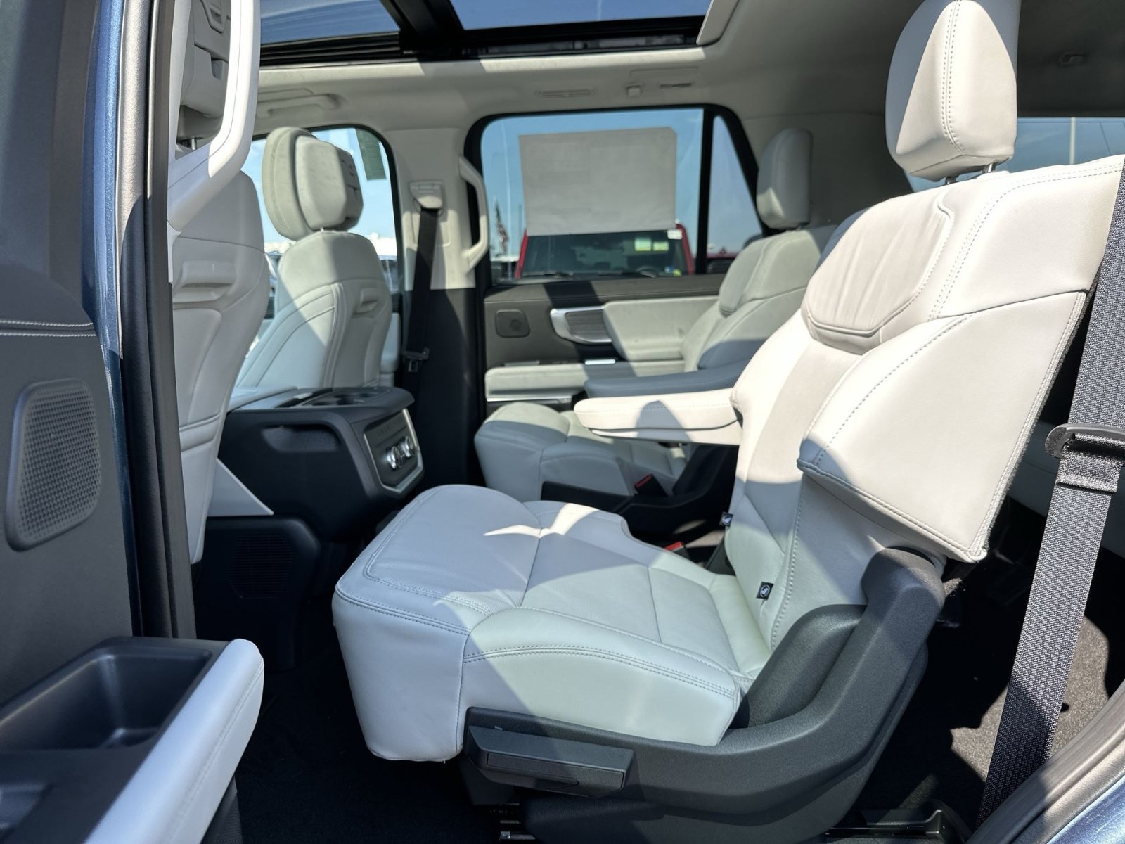 New 2027 Ford Expedition Platinum w/ Driver's Package AWD/4WD image 26