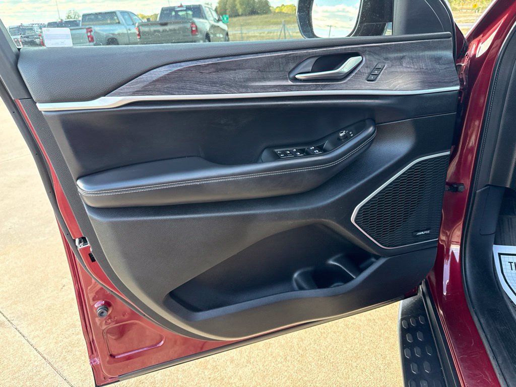 Used 2021 Jeep Grand Cherokee L Limited RWD image 6