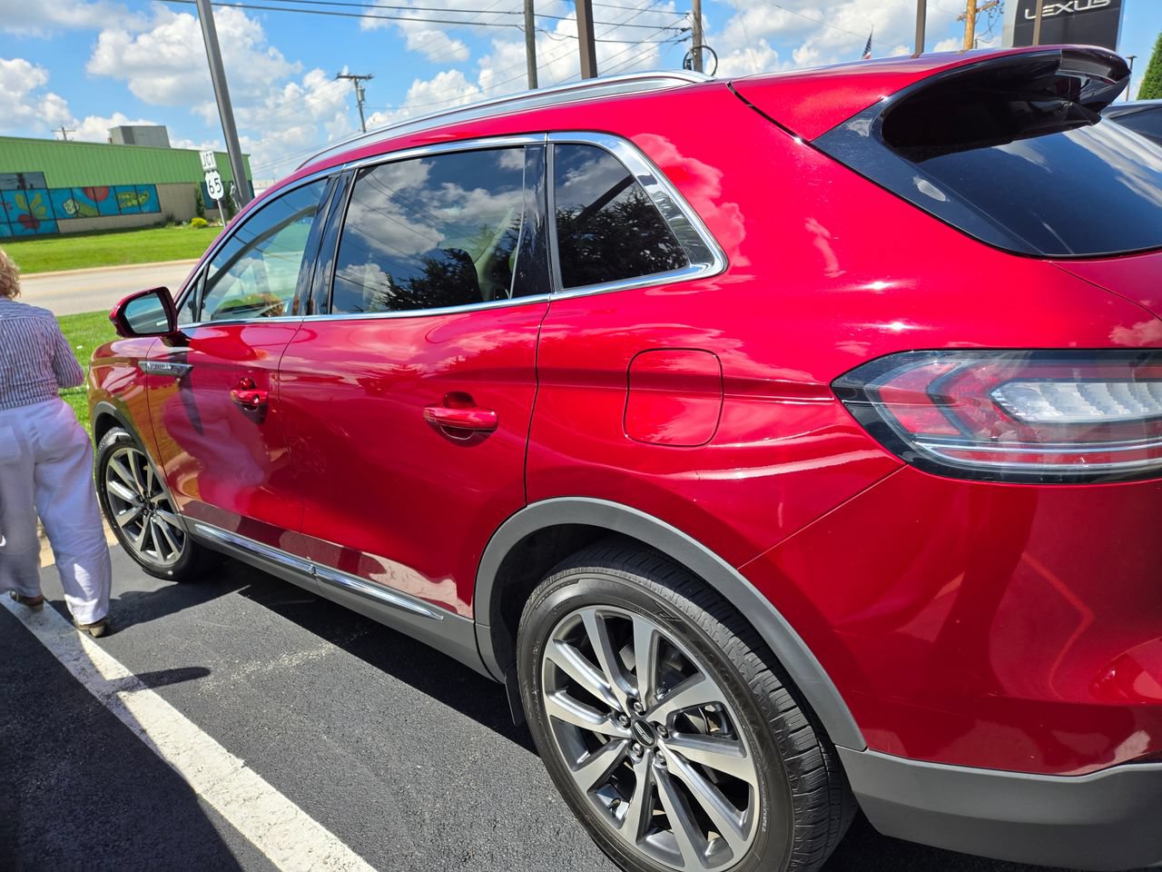 Used 2019 Lincoln Nautilus Select AWD/4WD image 2