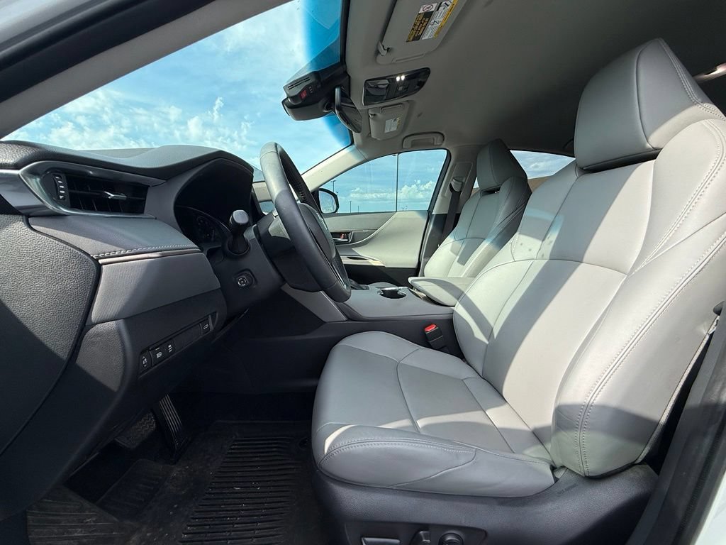Used 2024 Toyota Venza XLE AWD/4WD image 24