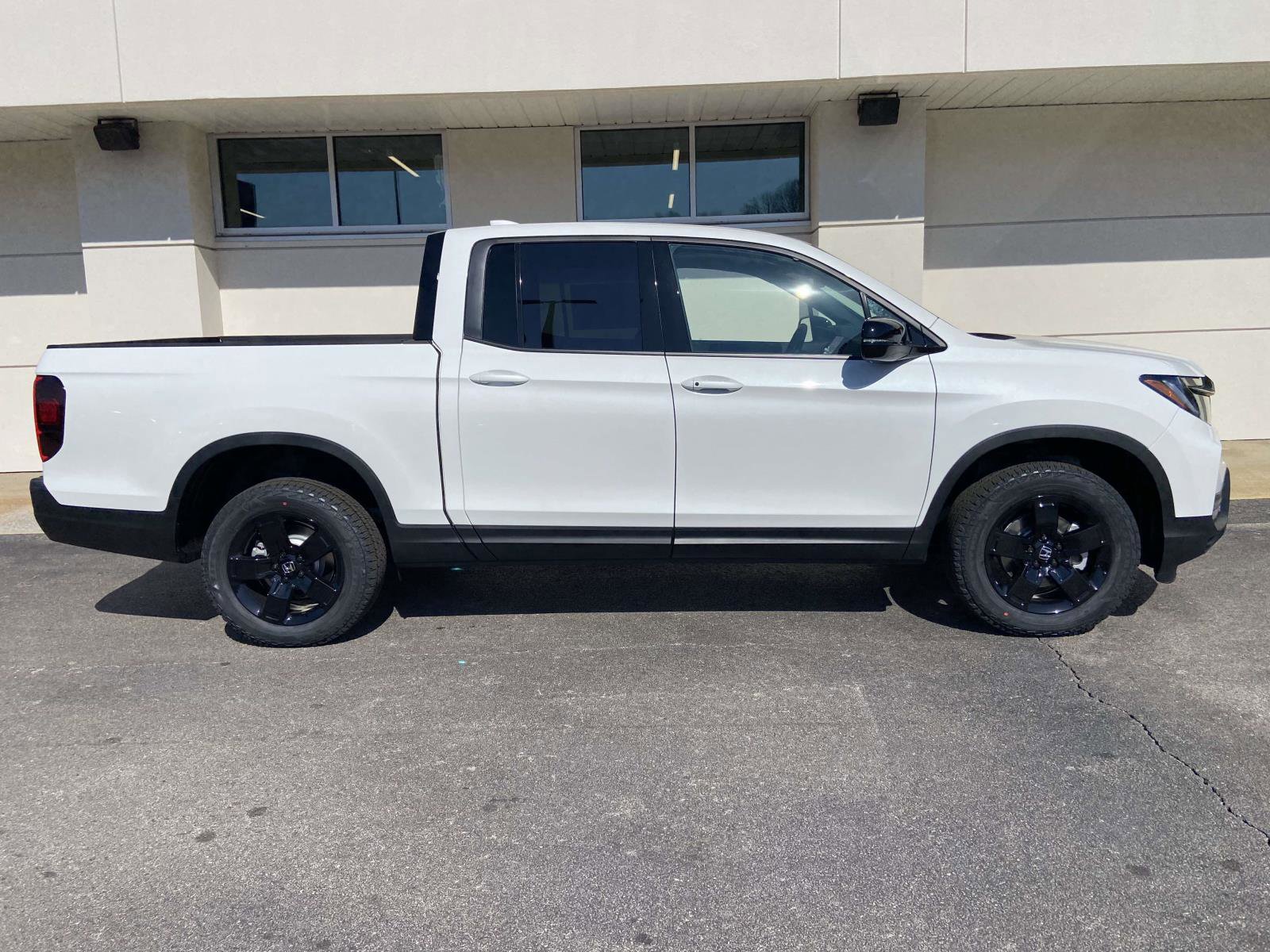 New 2026 Honda Ridgeline Black Edition image 2