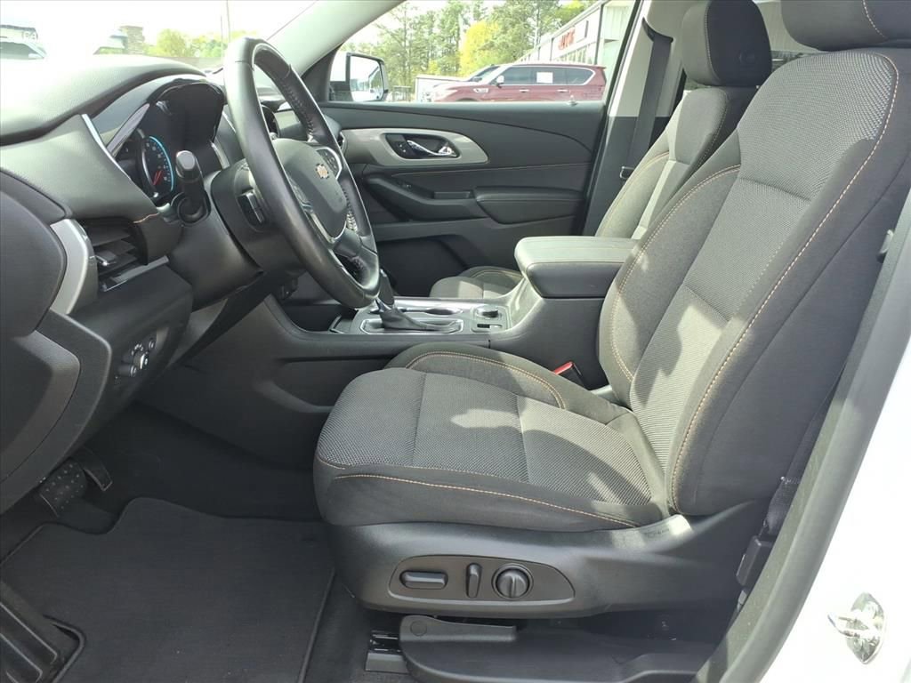 Used 2020 Chevrolet Traverse LT image 15