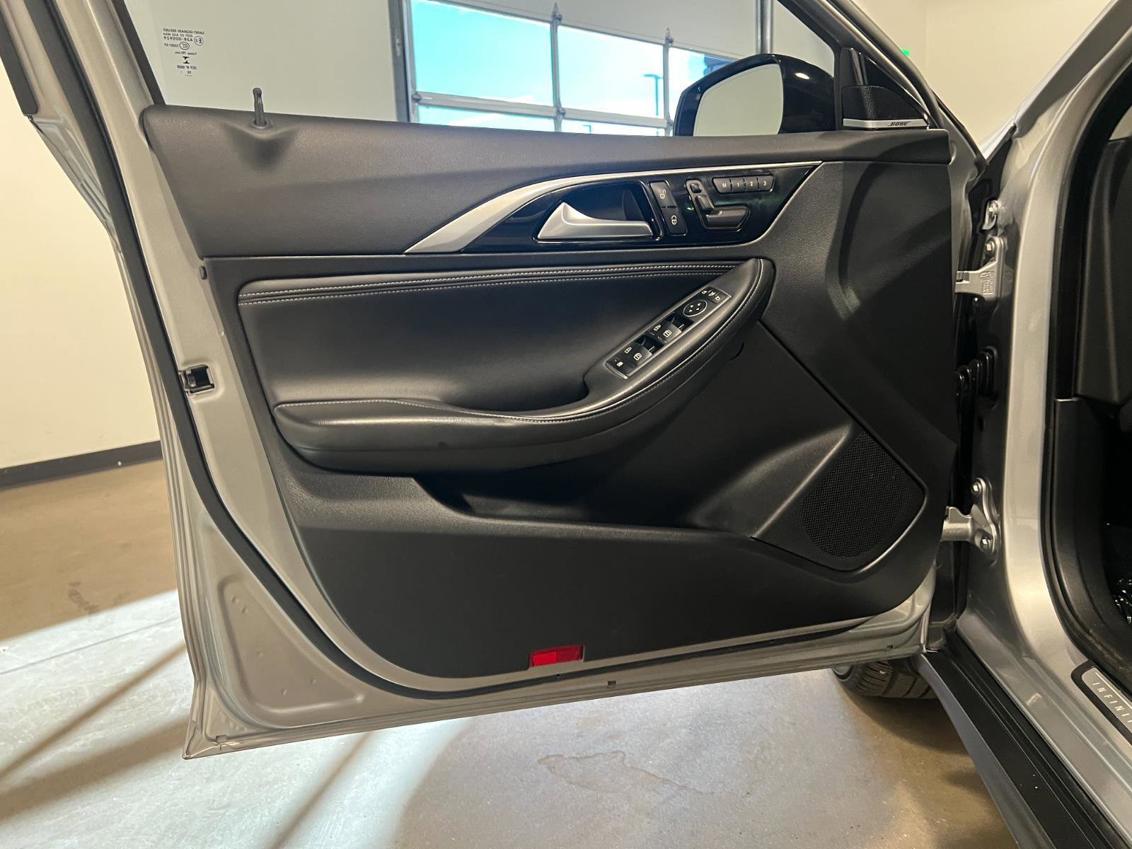 Used 2018 INFINITI QX30 Premium w/ Navigation Package image 27