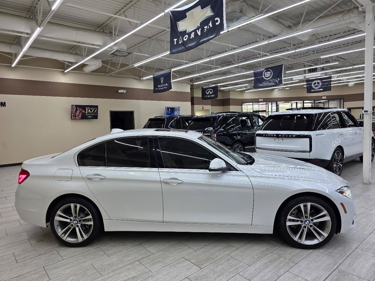 Used 2017 BMW 330i xDrive Sedan AWD/4WD image 5