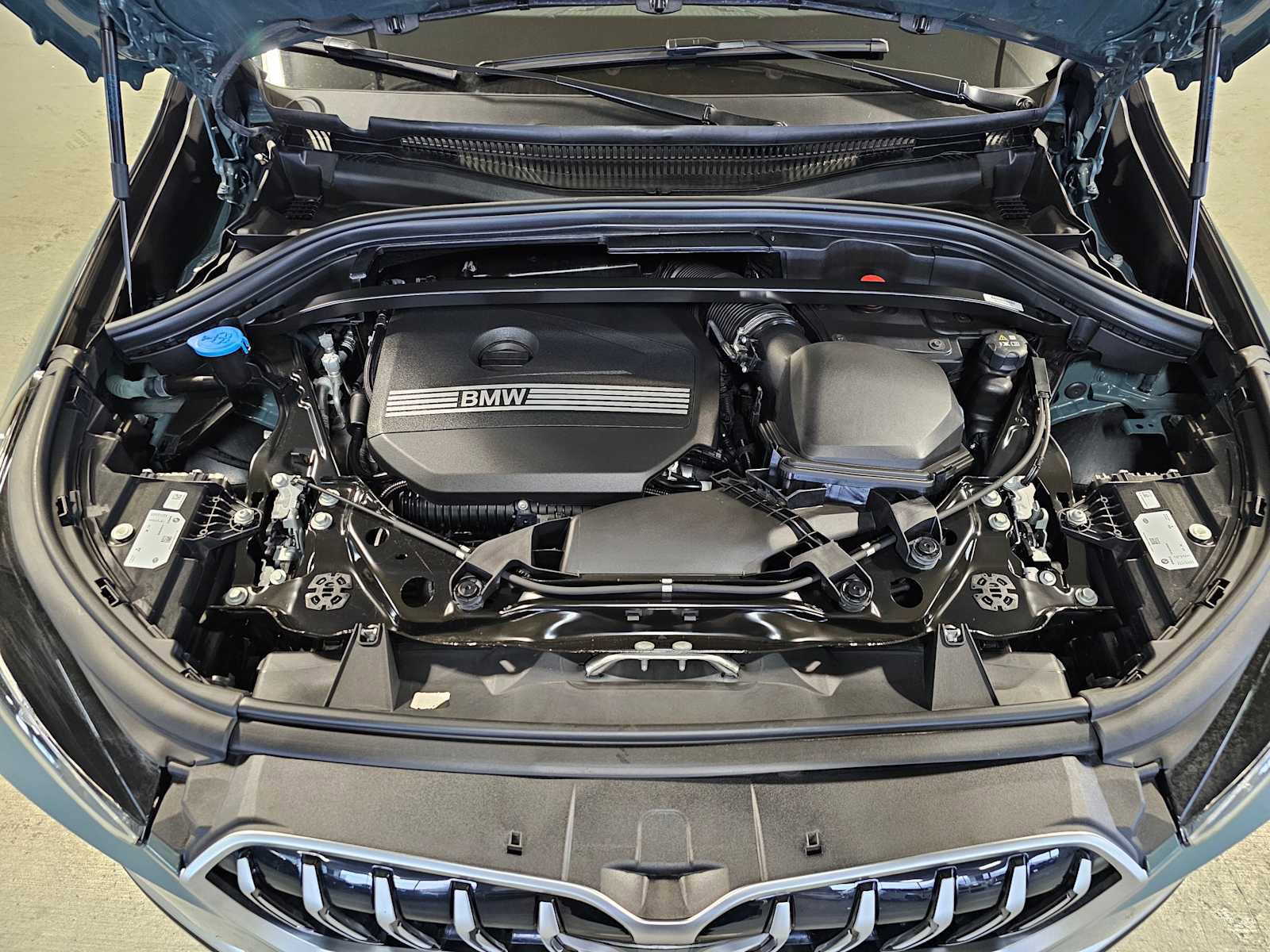 Used 2025 BMW X1 xDrive28i w/ Technology Package image 8