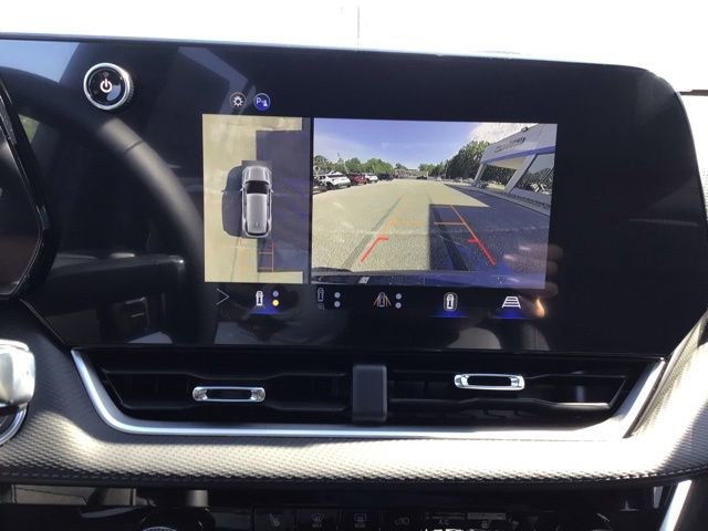 New 2026 Chevrolet Equinox LT w/ Safety and Technology Package FWD image 17