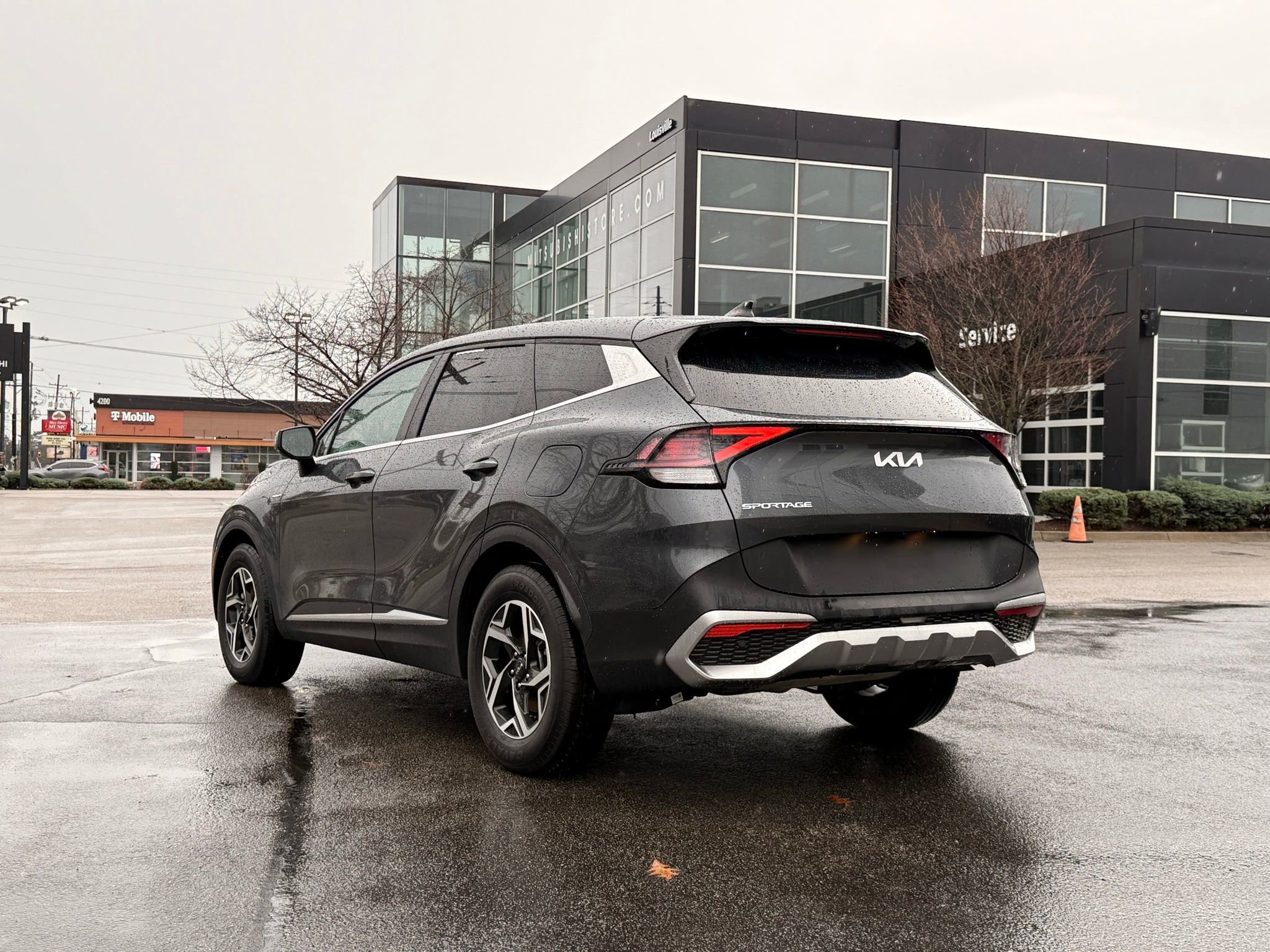 Used 2024 Kia Sportage LX image 3