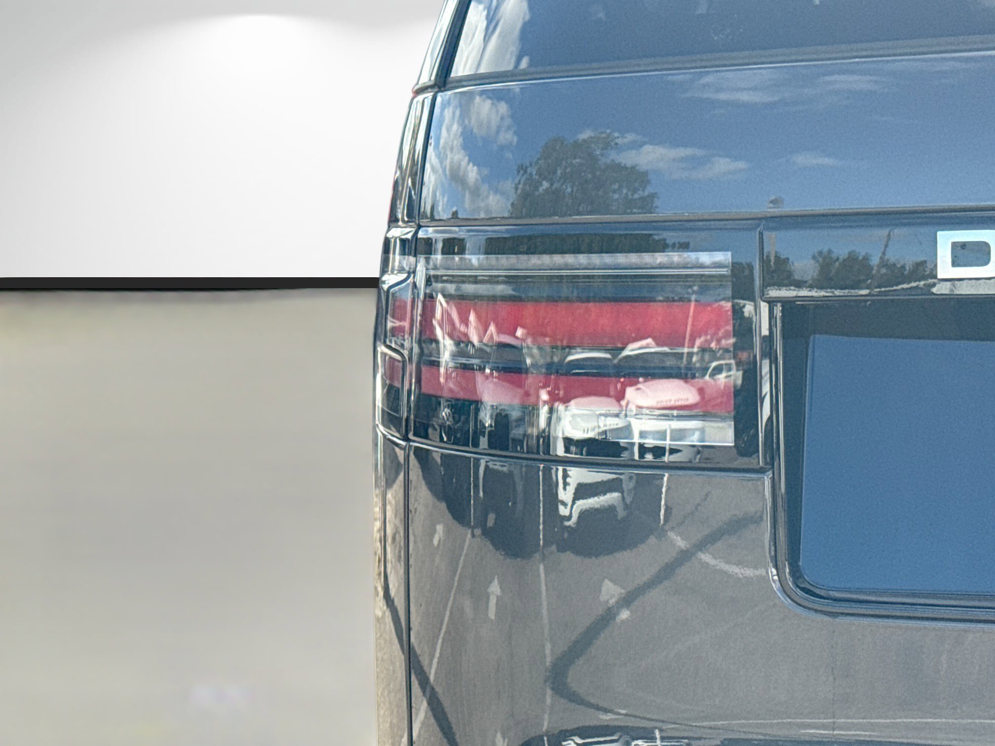New 2026 Land Rover Discovery Limited Edition image 10