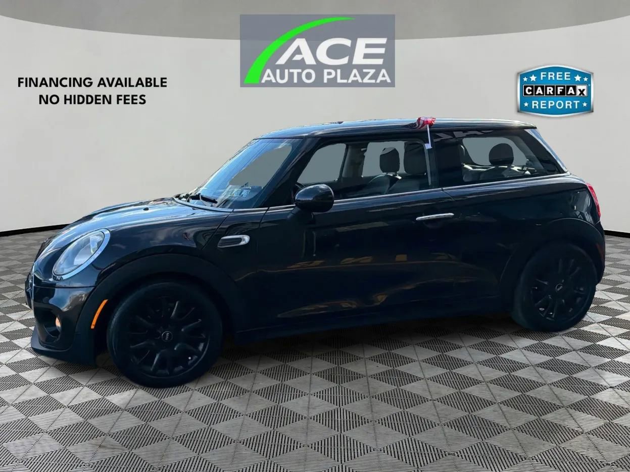 Used 2018 MINI Cooper 2-Door Hardtop w/ Signature Line Package image 2