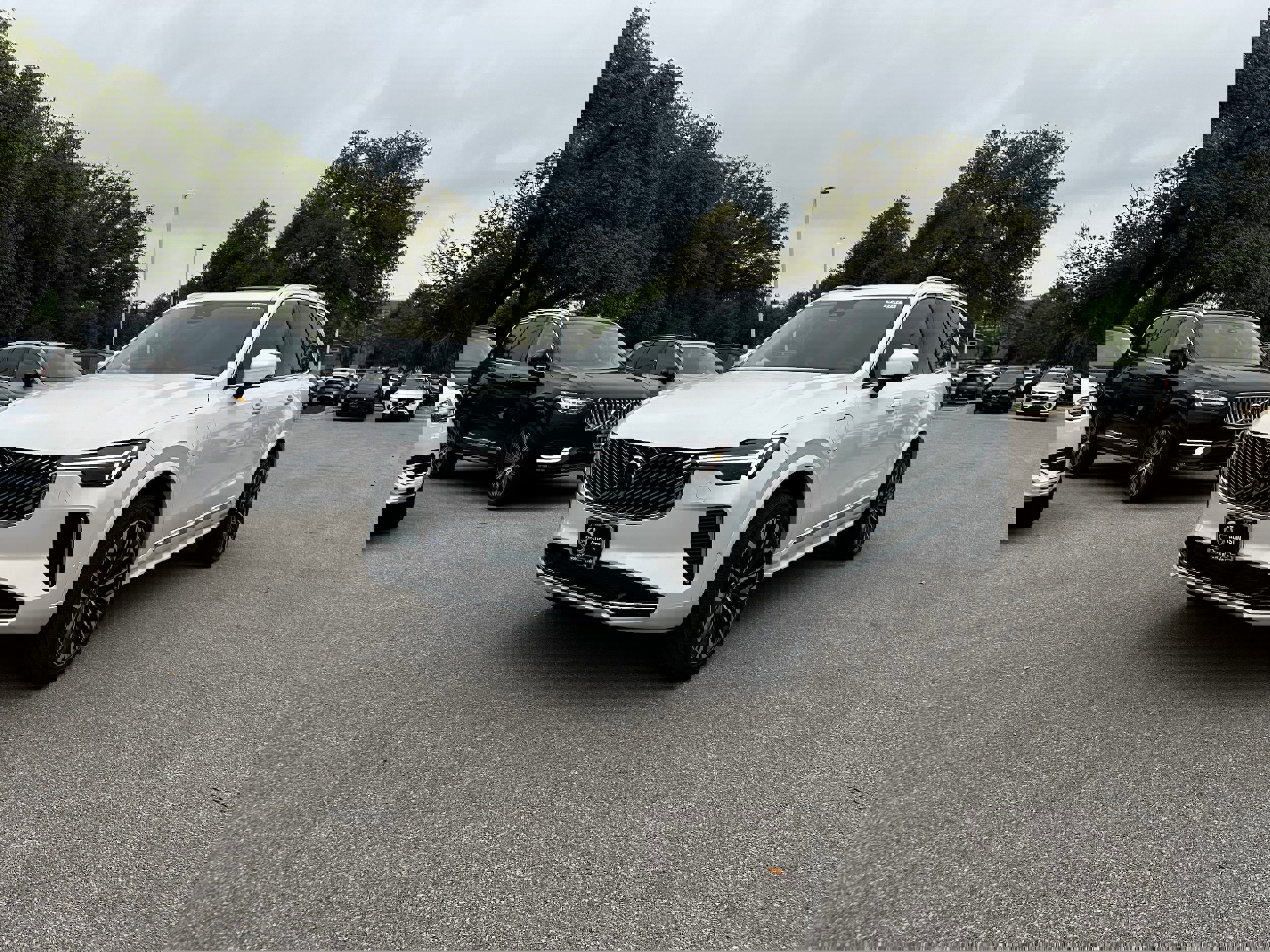 New 2025 Volvo XC90 T8 Plus w/ Protection Package Premier image 2