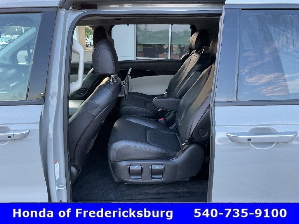 Used 2023 Kia Carnival SX Prestige FWD image 32