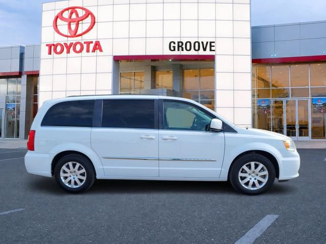Used 2016 Chrysler Town & Country Touring FWD image 7