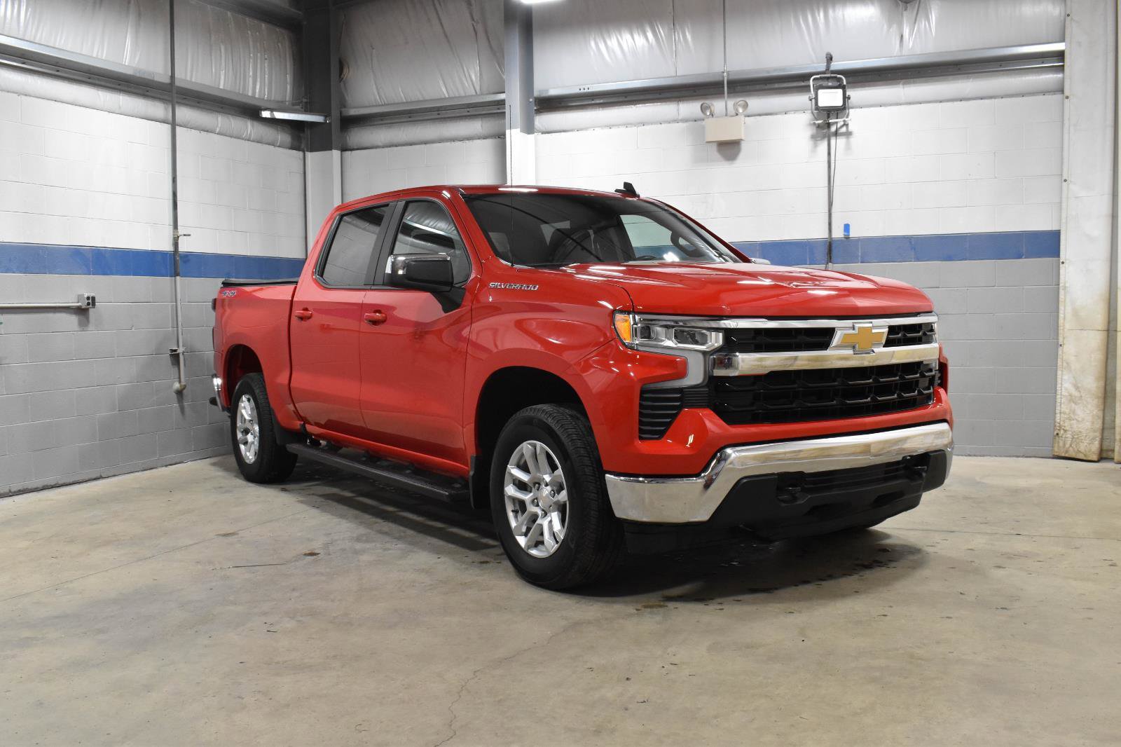 Used 2022 Chevrolet Silverado 1500 LT AWD/4WD image 28