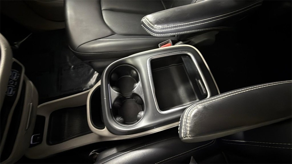 Used 2024 Chrysler Pacifica Touring-L image 27