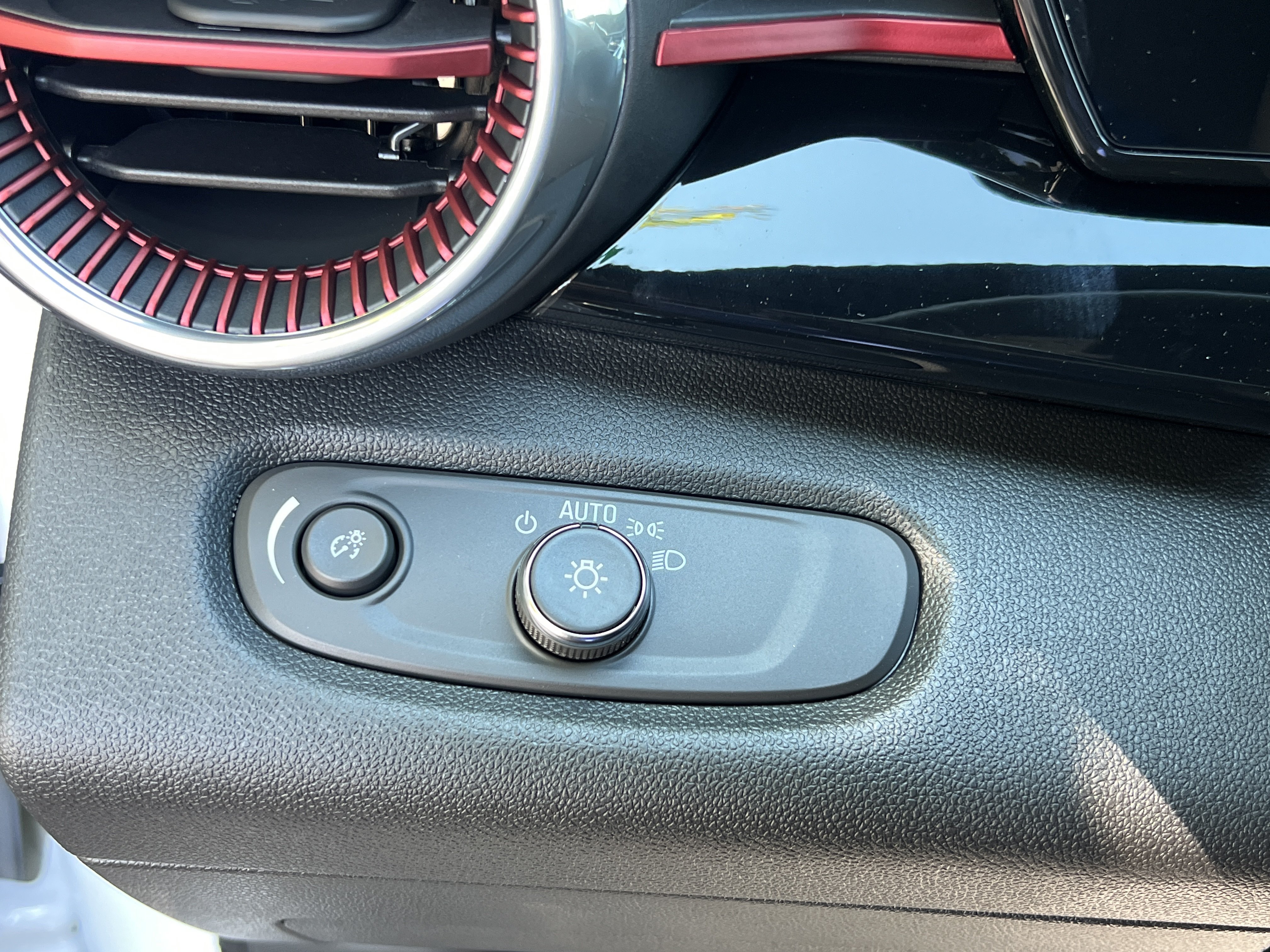 New 2026 Chevrolet Trax RS w/ Sunroof Package FWD image 48