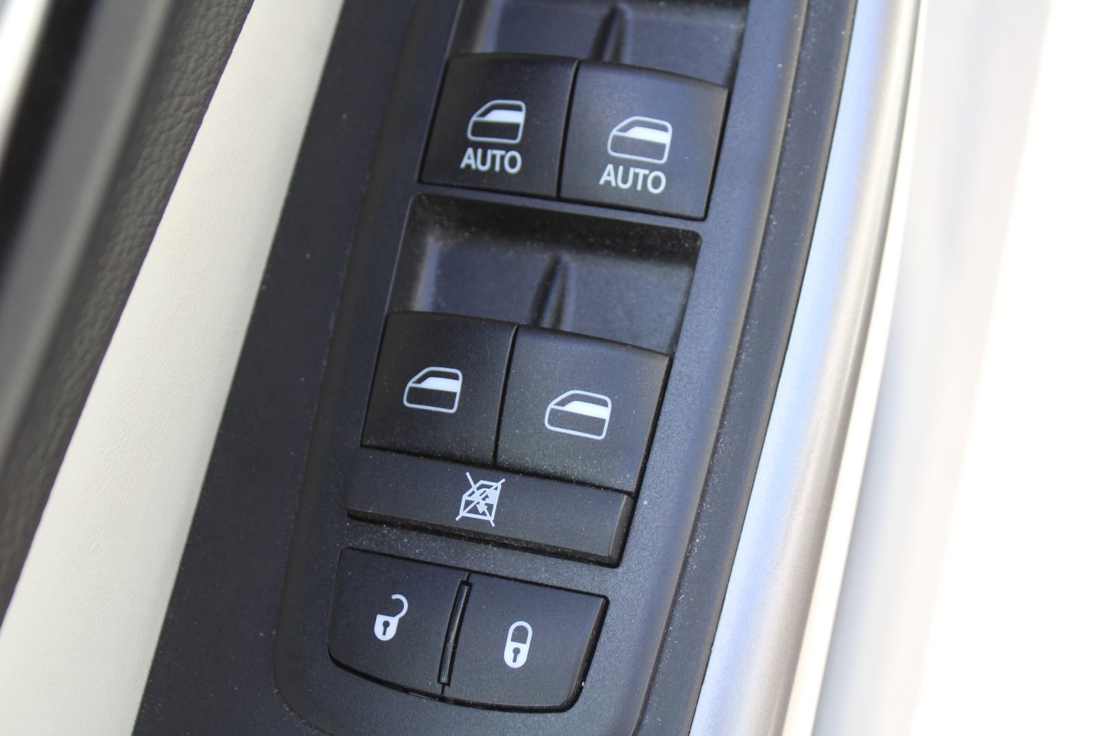 Used 2019 Jeep Cherokee Limited w/ Technology Group image 20