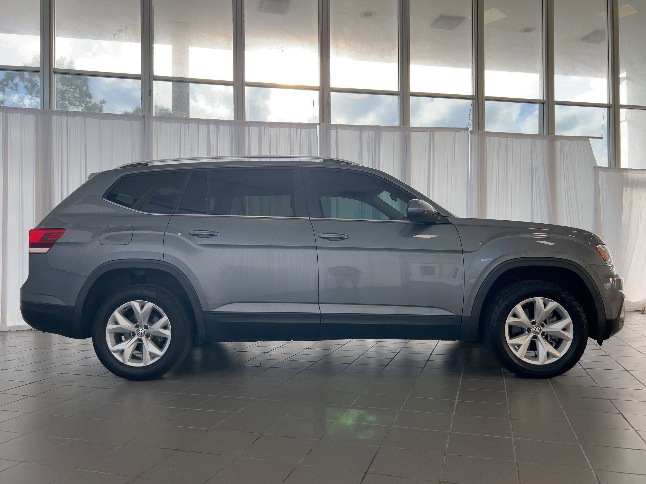 Used 2019 Volkswagen Atlas SE w/ Towing Package image 8