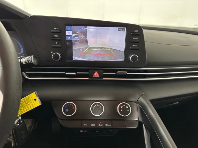 Certified 2024 Hyundai Elantra SE image 22