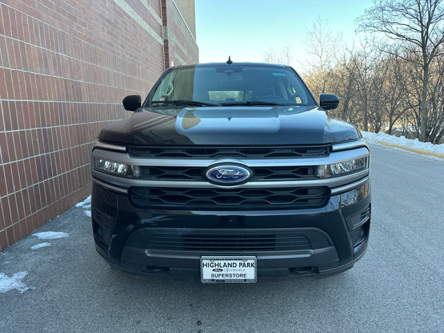 Used 2023 Ford Expedition Max XLT image 3
