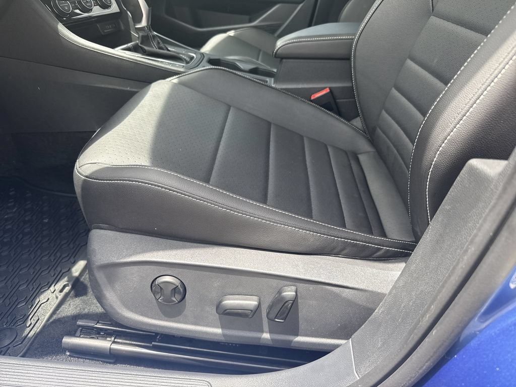 Used 2023 Volkswagen Jetta SE FWD image 13