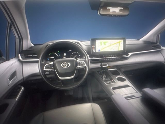Certified 2026 Toyota Sienna XLE image 6
