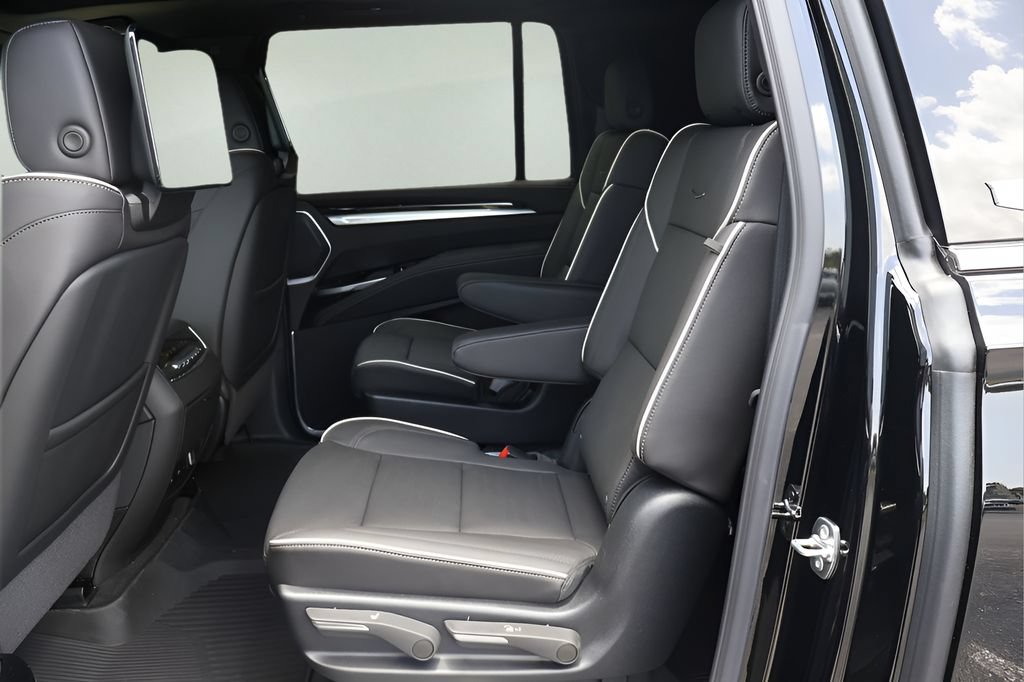 New 2026 Cadillac Escalade ESV Luxury w/ Touring Package AWD/4WD image 12