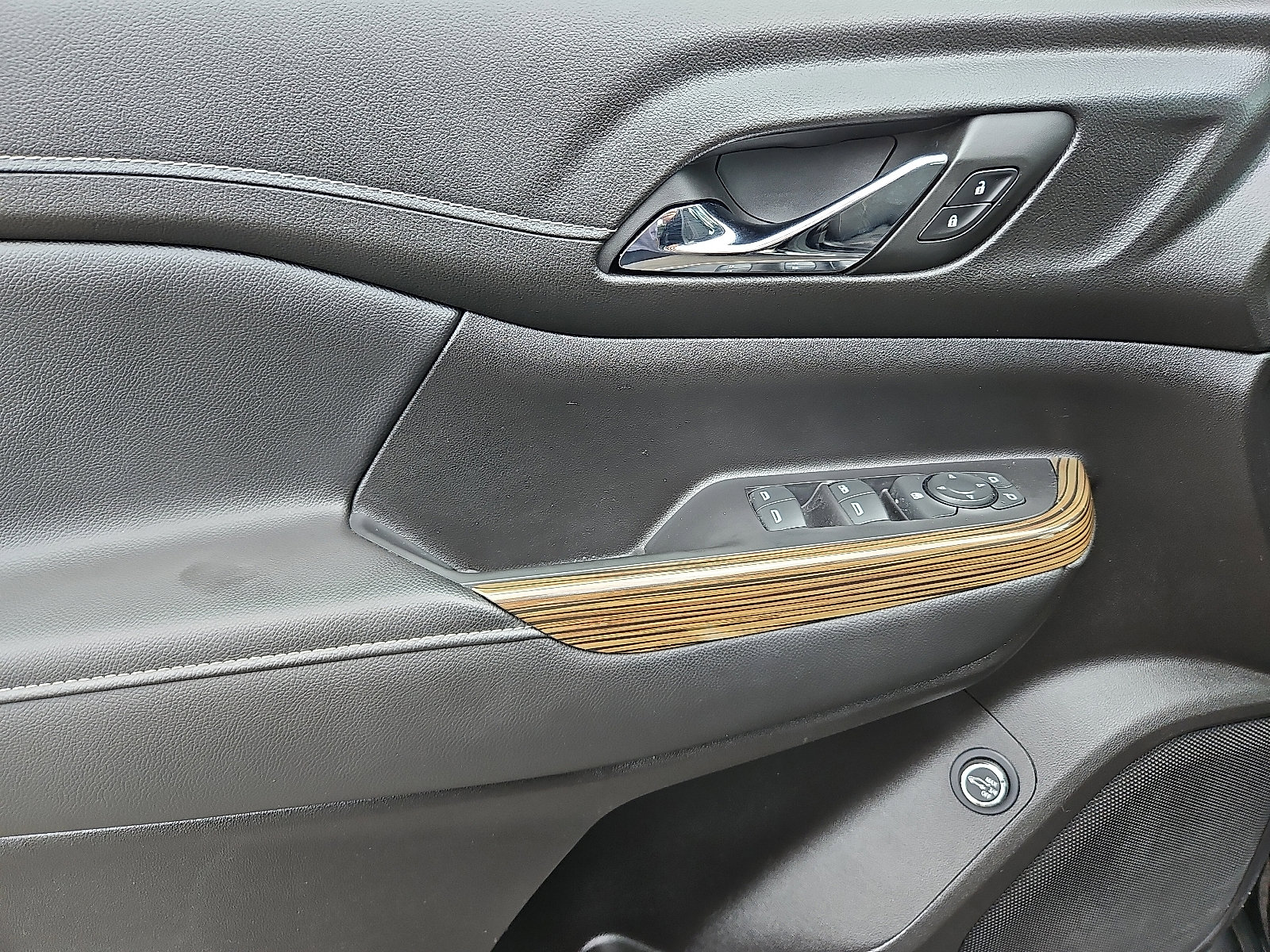 Certified 2022 GMC Acadia SLE w/ Driver Convenience Package image 12