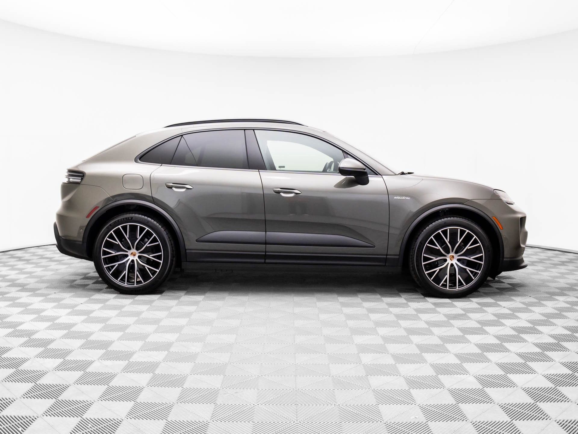 New 2025 Porsche Macan 4 Electric image 7