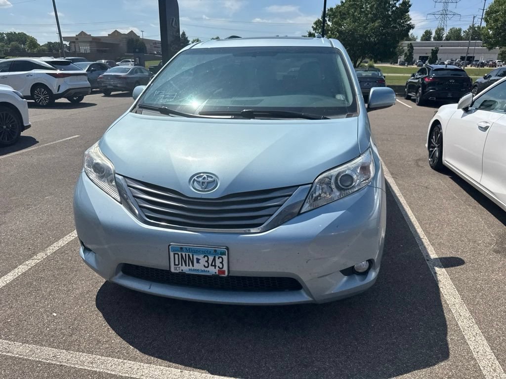 Used 2015 Toyota Sienna XLE Premium FWD image 4