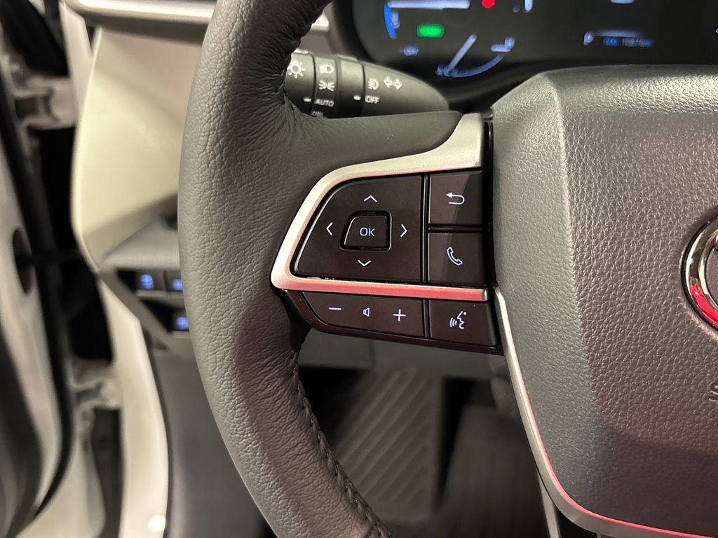 Used 2024 Toyota Sienna XLE FWD image 31
