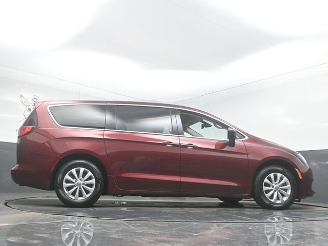 Used 2017 Chrysler Pacifica Touring w/ Tire & Wheel Group image 52