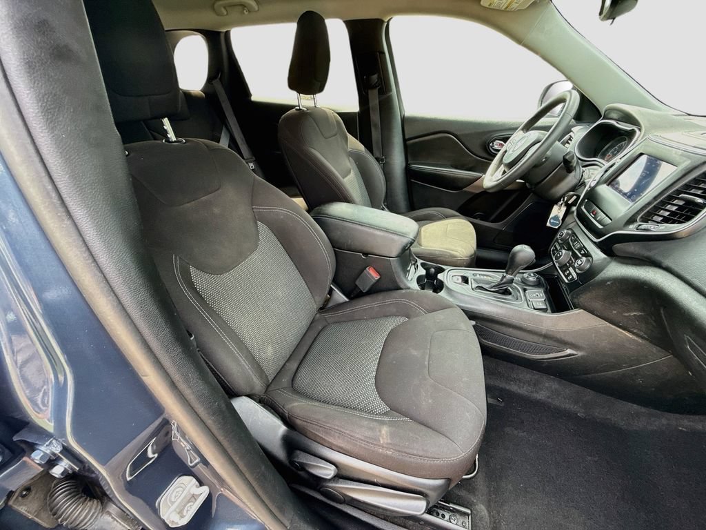 Used 2021 Jeep Cherokee Latitude AWD/4WD image 28